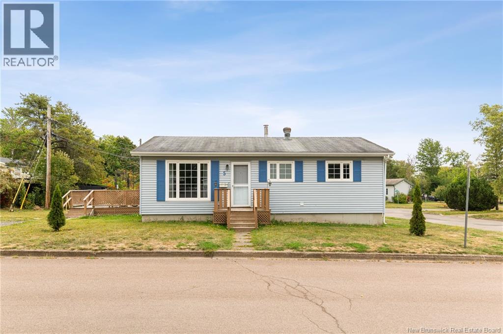 5 Wildwood, Moncton, NB E1E 2M4