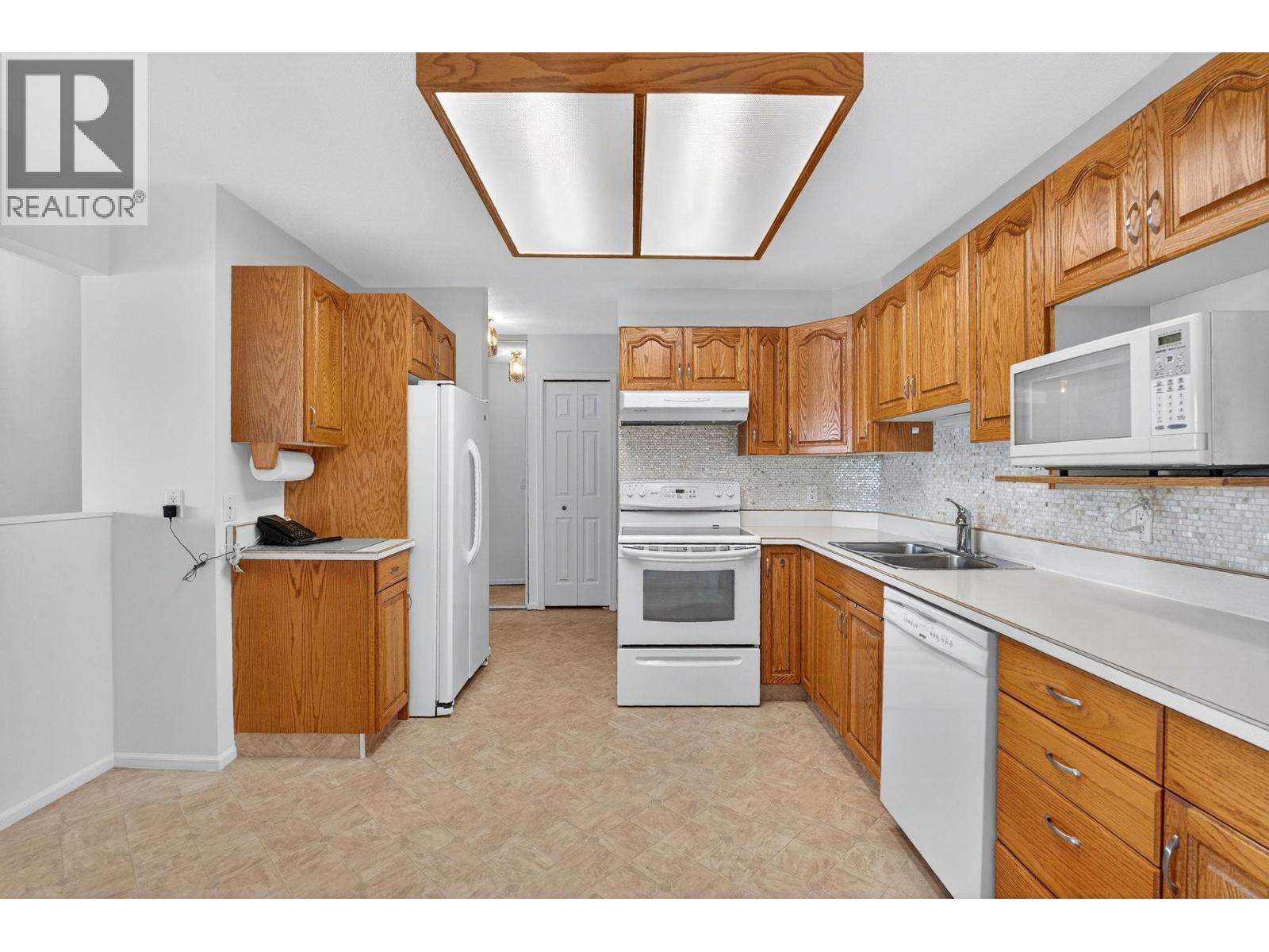 1249 Pacific Avenue Unit 302, Kelowna, BC V1Y 5T9