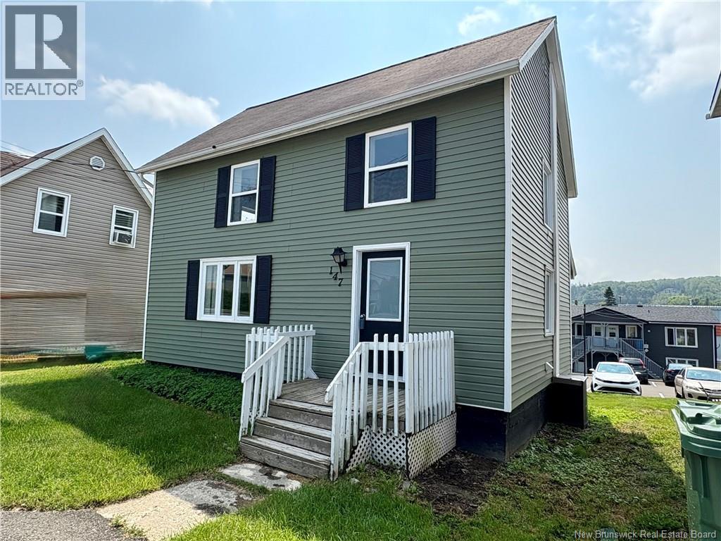 147 Pleasant St, Grand-saultgrand Falls, NB E3Z 2Y2