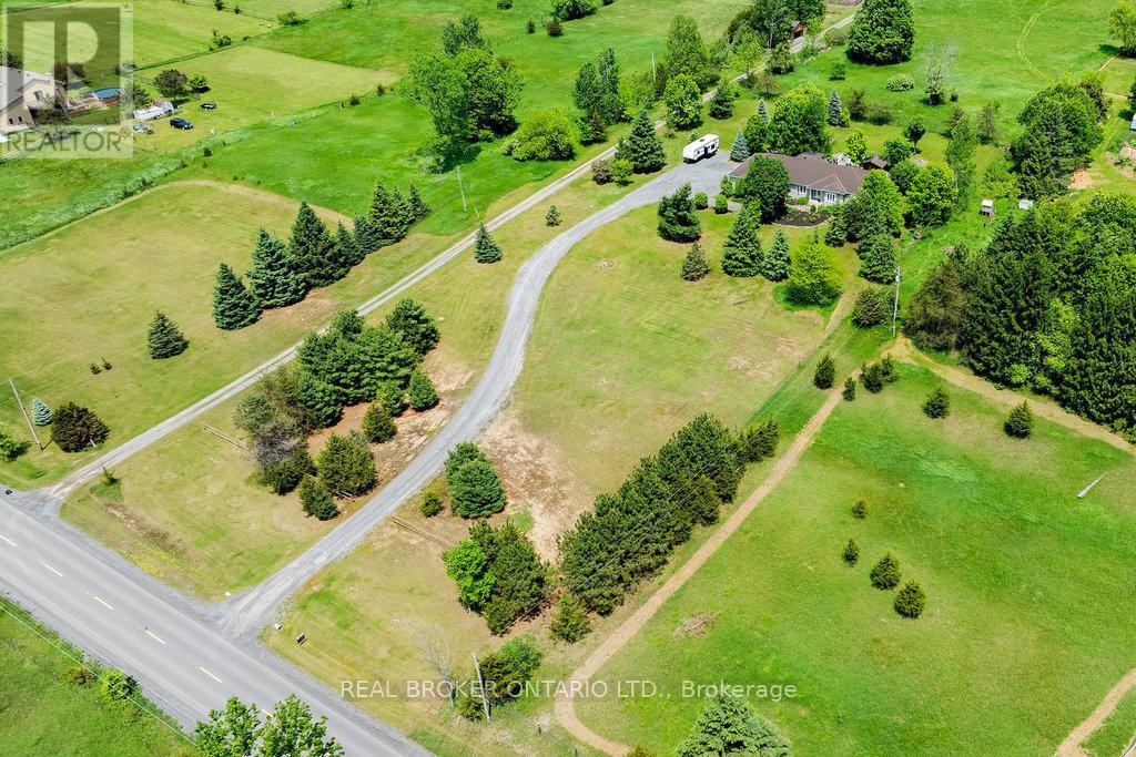 3374 Greenland Rd, Ottawa, ON K0A 1T0