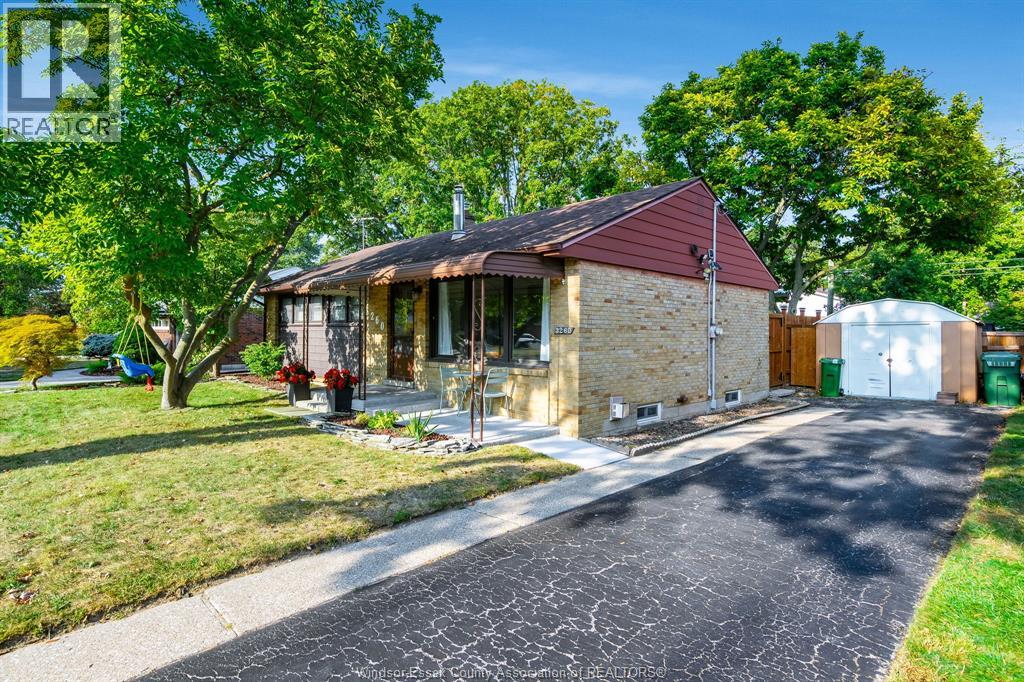3260 Everts Ave, Windsor, ON N9E 2V8
