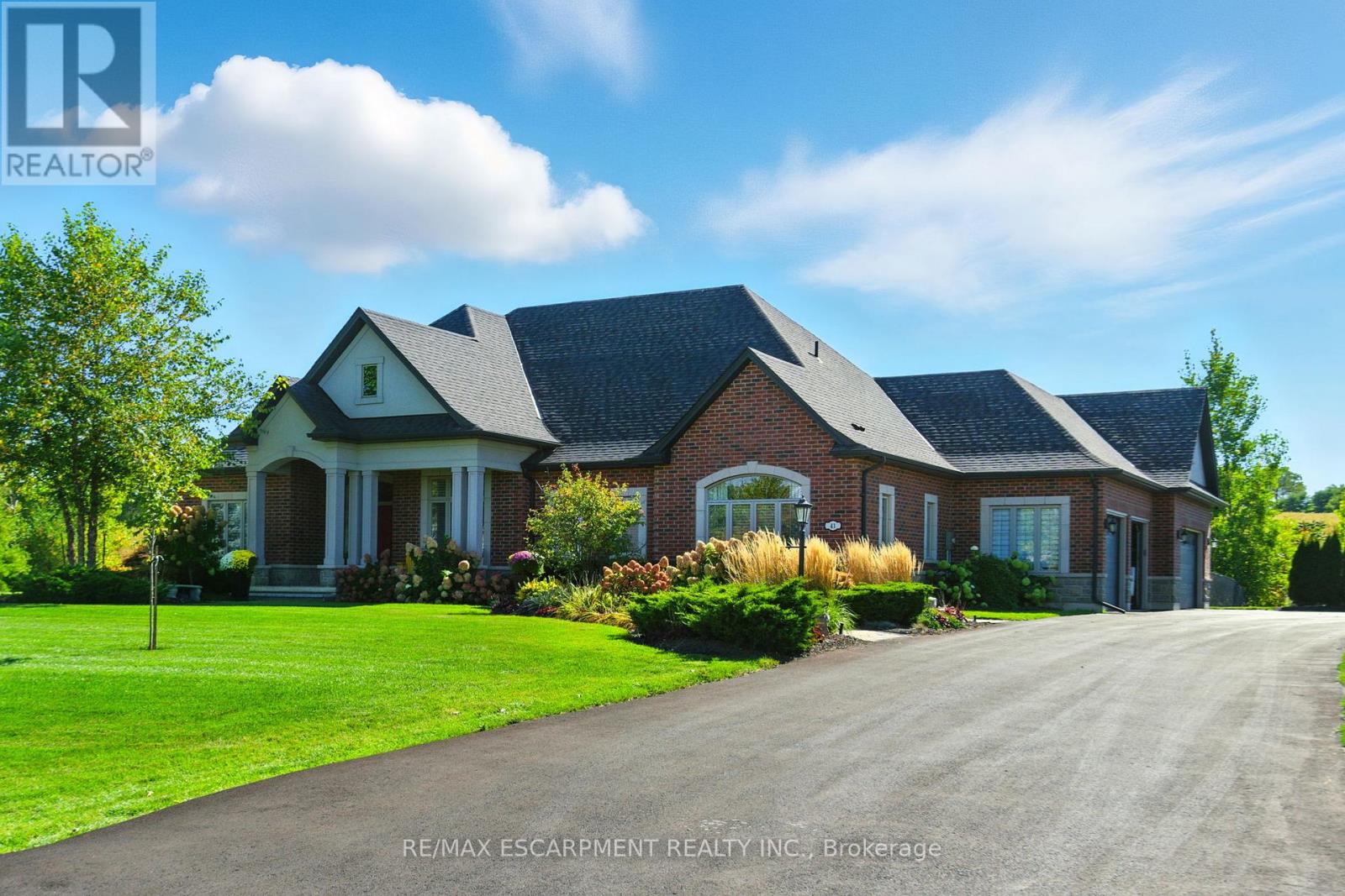 41 Shakespeare Rd, Hamilton, ON L9H 7R5
