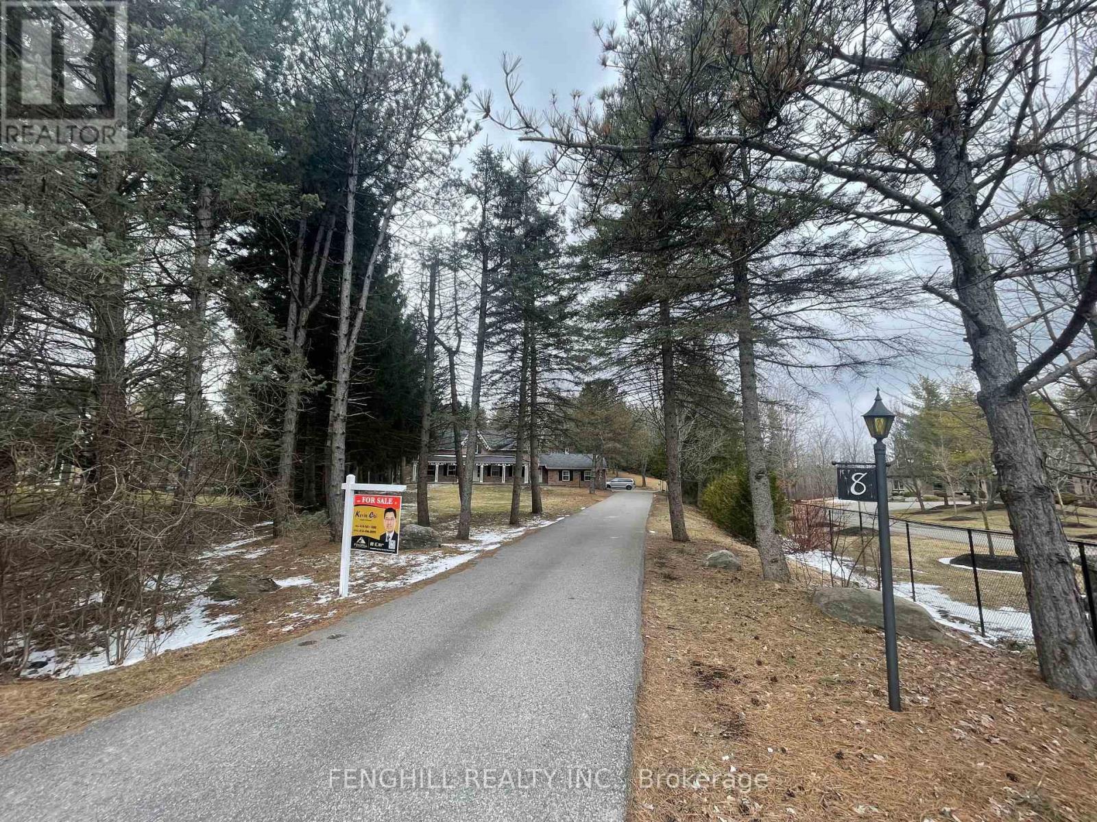 8 Blue Grass Dr, Aurora, ON L4G 6W5