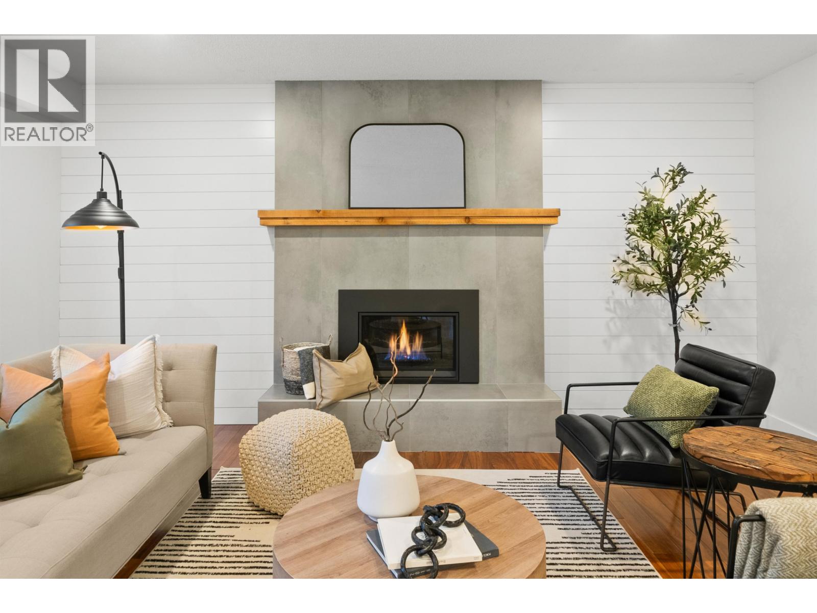 4593 Cliffmont Rd, North Vancouver, BC V7G 1J8