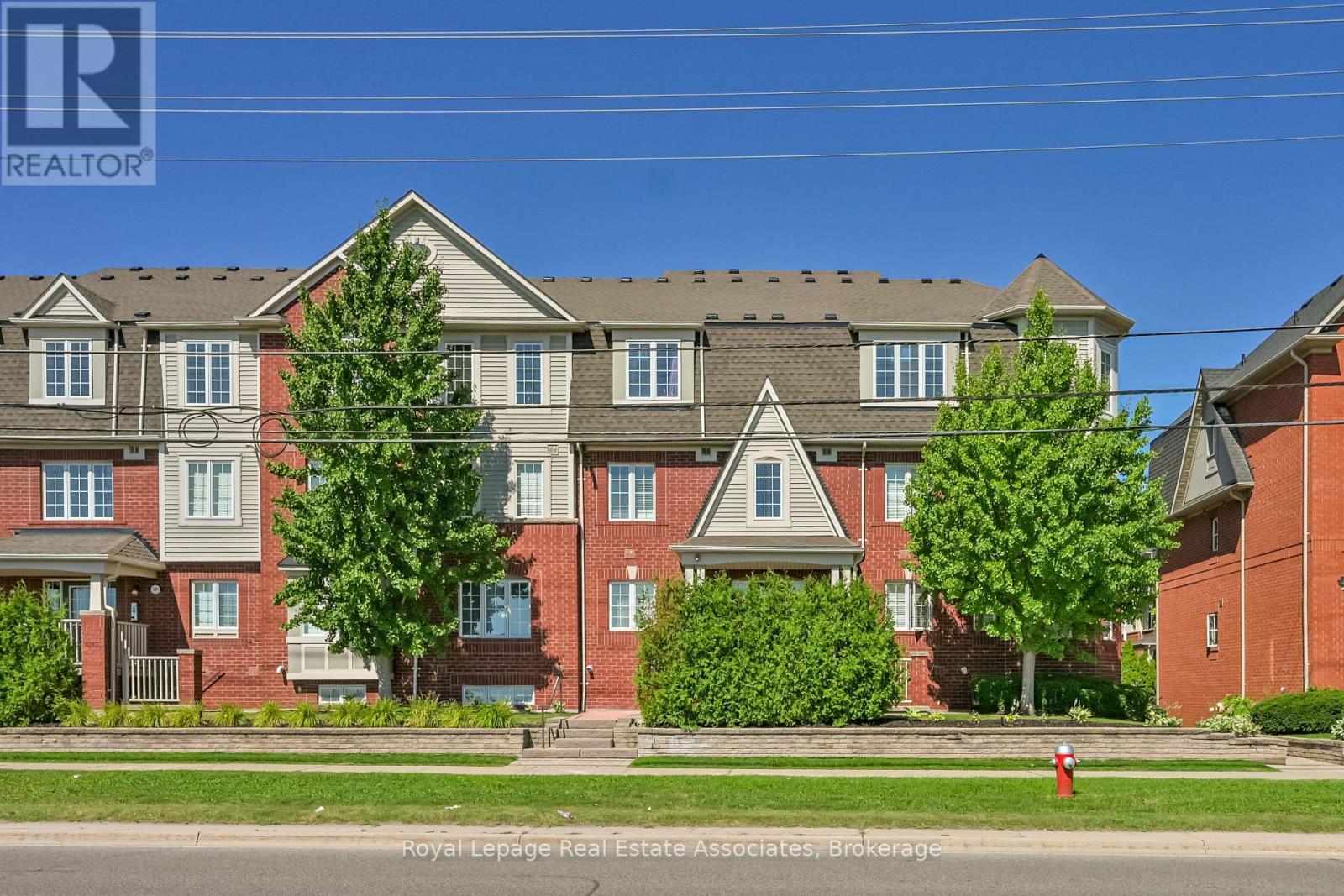 3 575 Dundas St, Mississauga, ON L5B 0B2