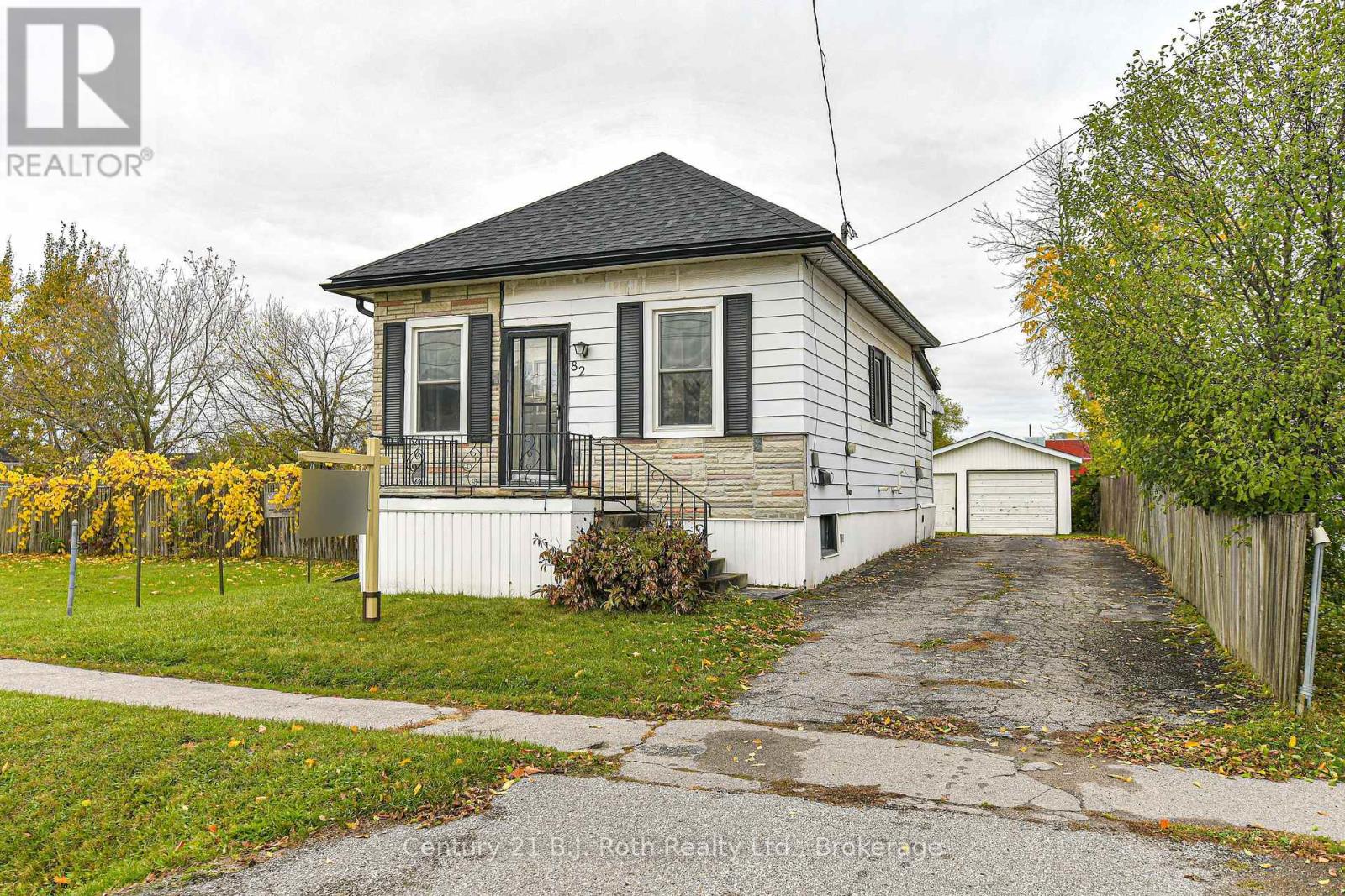 82 Poughkeepsie St, Orillia, ON L3V 1M8