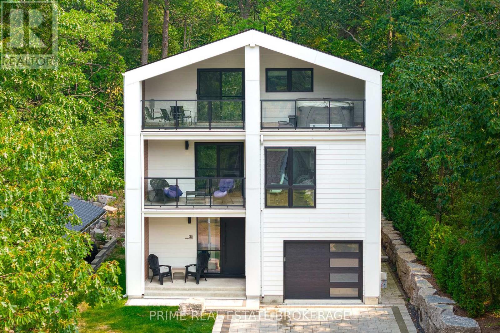 35 Walker St, Lambton Shores, ON N0M 1T0