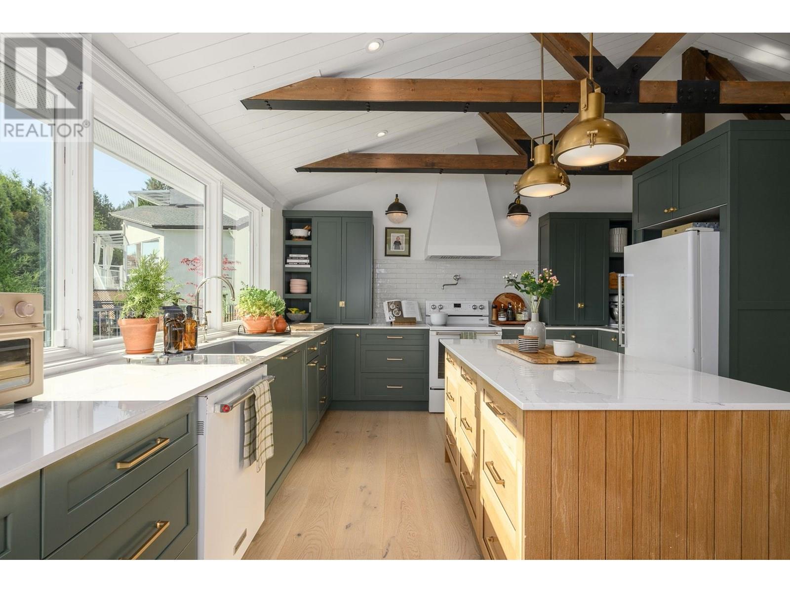 580 Ioco Rd, Port Moody, BC V3H 2W2