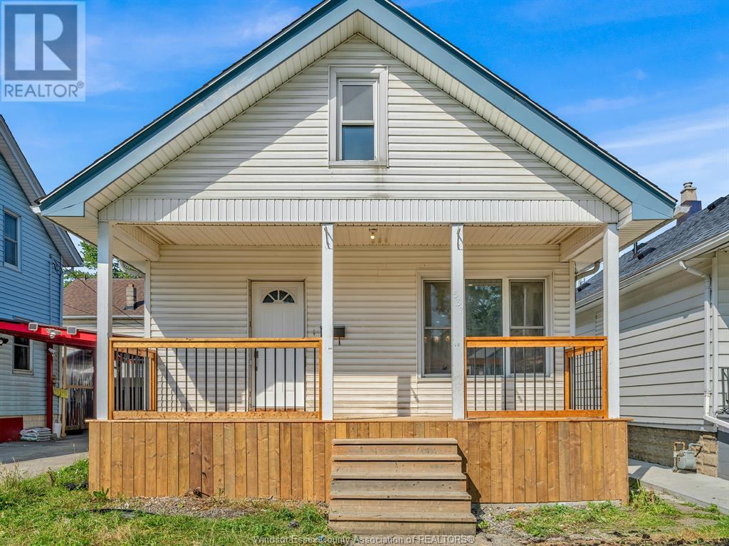 537 Elm Ave, Windsor, ON N9A 5H2