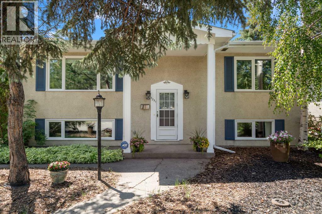 3251 Bearspaw Dr NW, Calgary, AB T2L 1T1