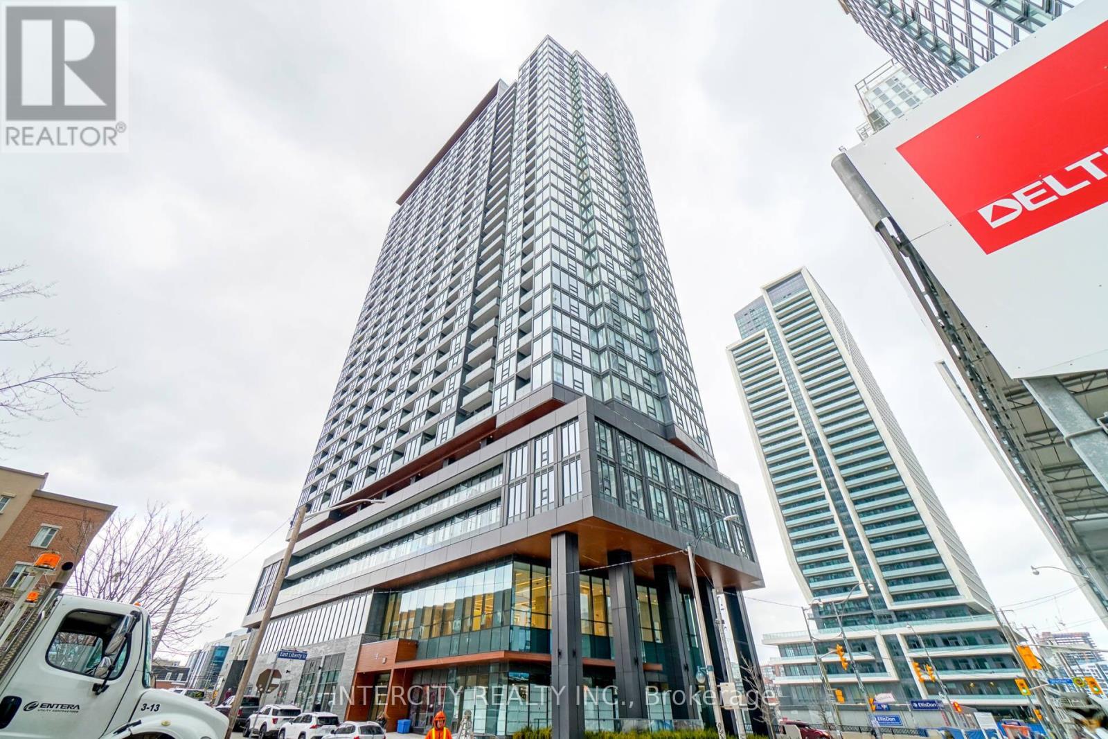 2709 19 Western Battery Rd, Toronto, ON M6K 0E3