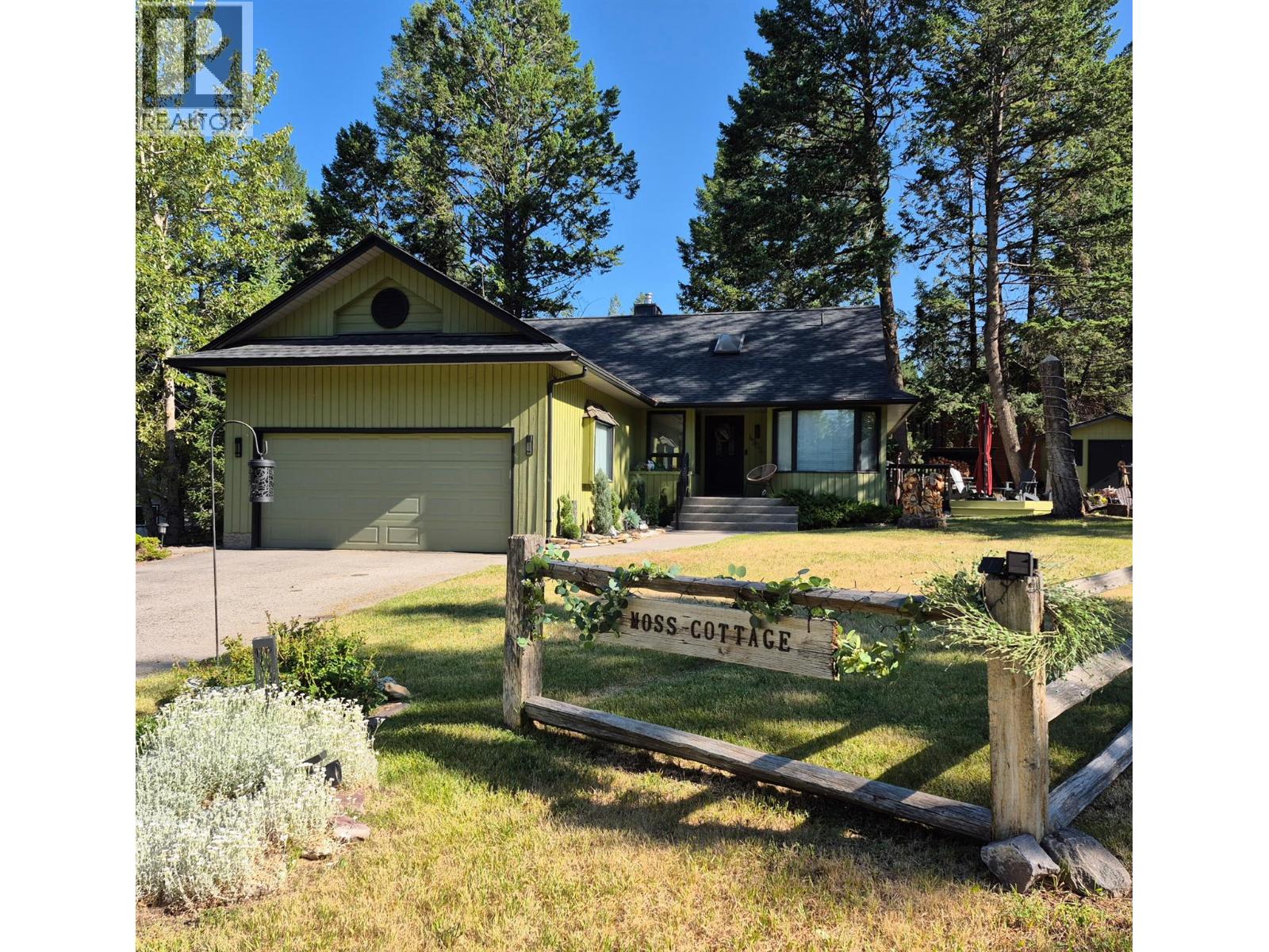 4905 Meadows Cres, Fairmont Hot Springs, BC V0B 1L1