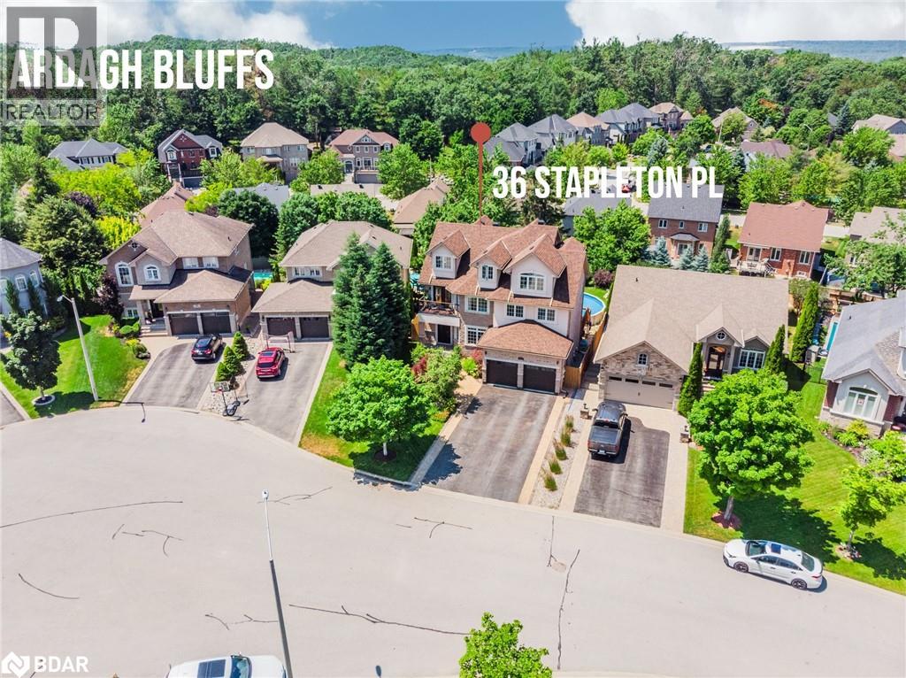 36 Stapleton Pl, Barrie, ON L4N 5Z4