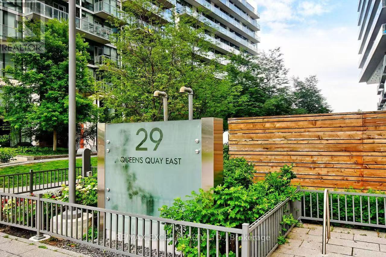 29 Queens Quay E, Toronto, ON M5E 0A4