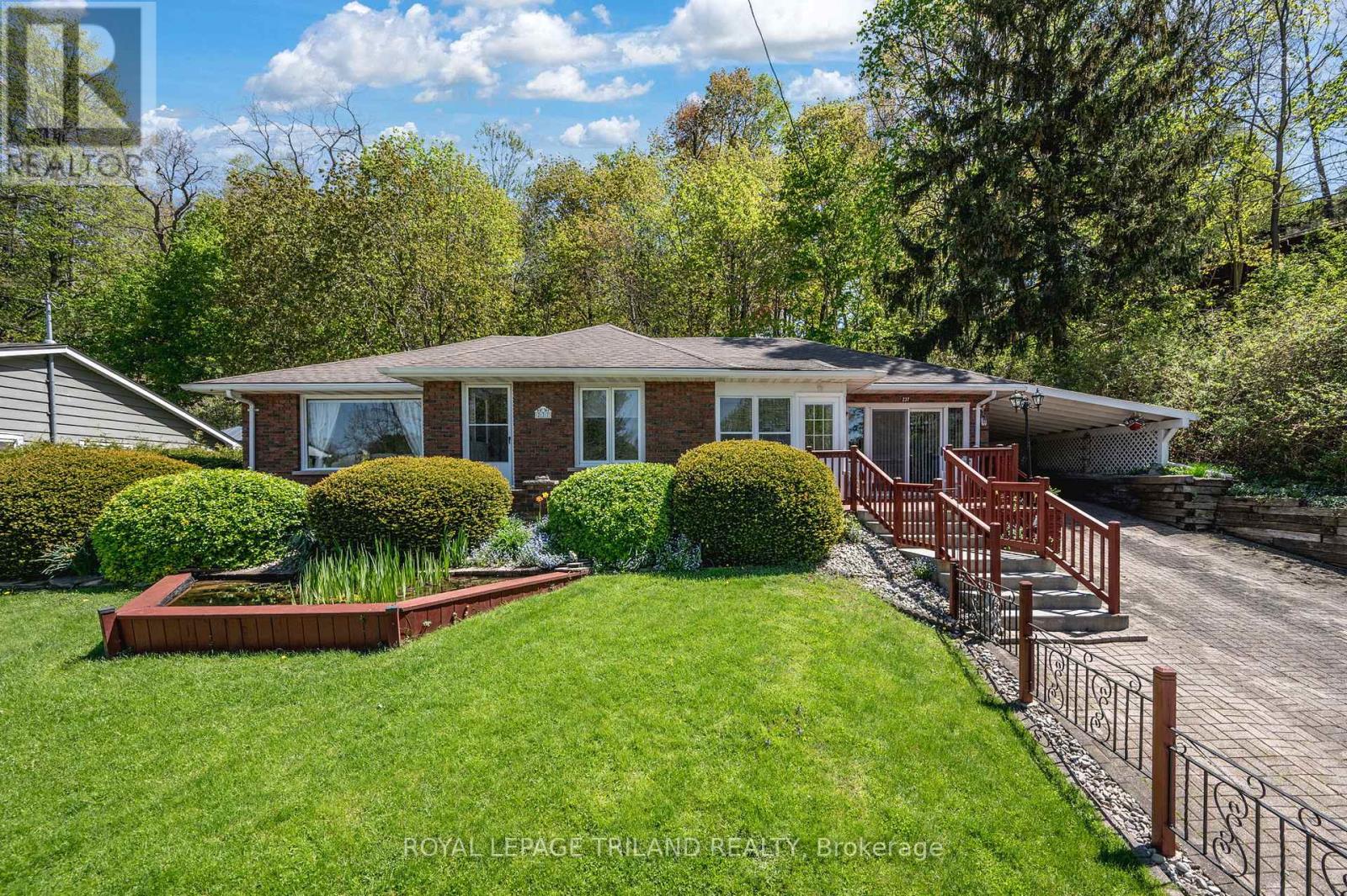 237 Frances St, Central Elgin, ON N5L 1A8