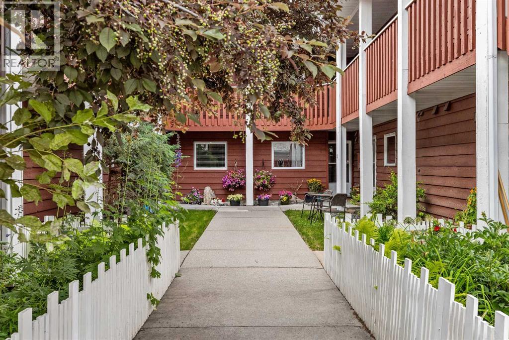 717 7th Street E Unit 4, Canmore, AB T1W 2C3