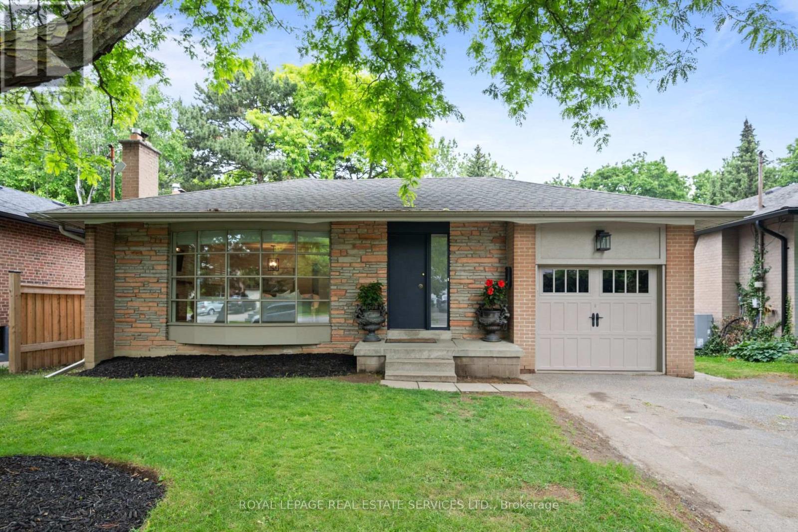 106 W Deane Park Dr, Toronto, ON M9B 2S3