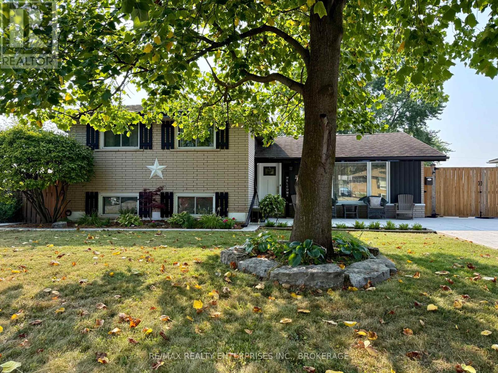 20 Karen Cres, Grimsby, ON L3M 2E4