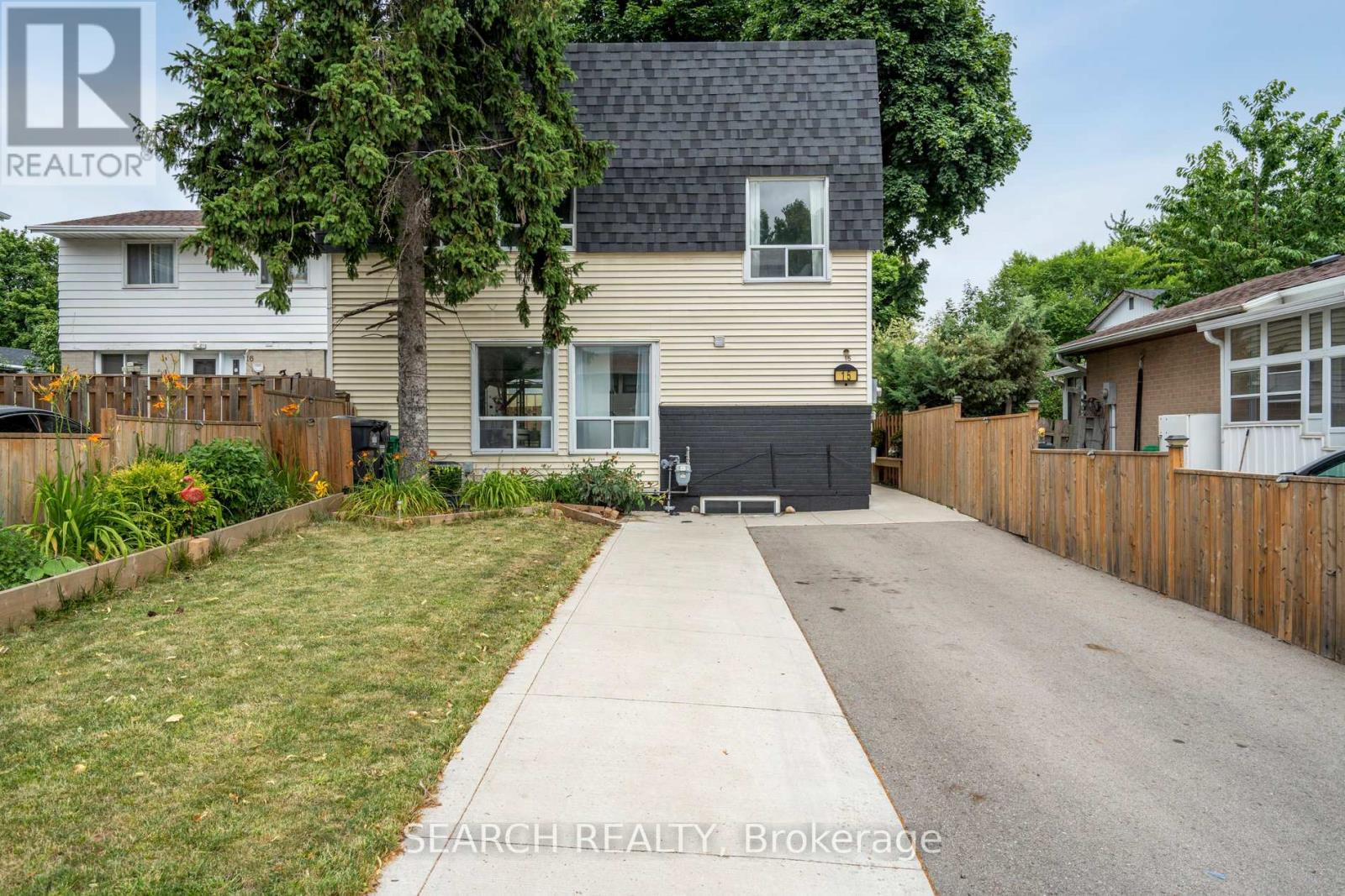 15 Hector Ct, Brampton, ON L6S 1P1