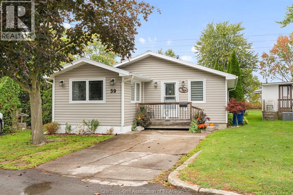 39 Regency Dr, Chatham-Kent, ON N7L 4E7