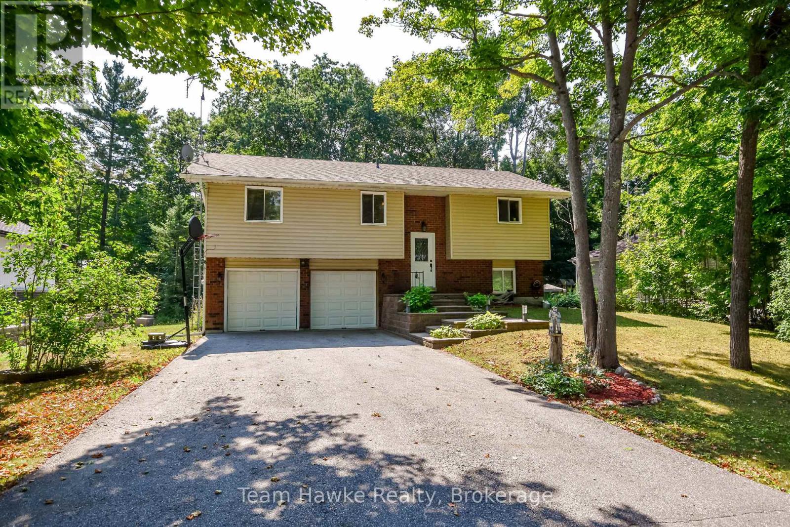 40 St Laurent Blvd, Tiny, ON L9M 0J2