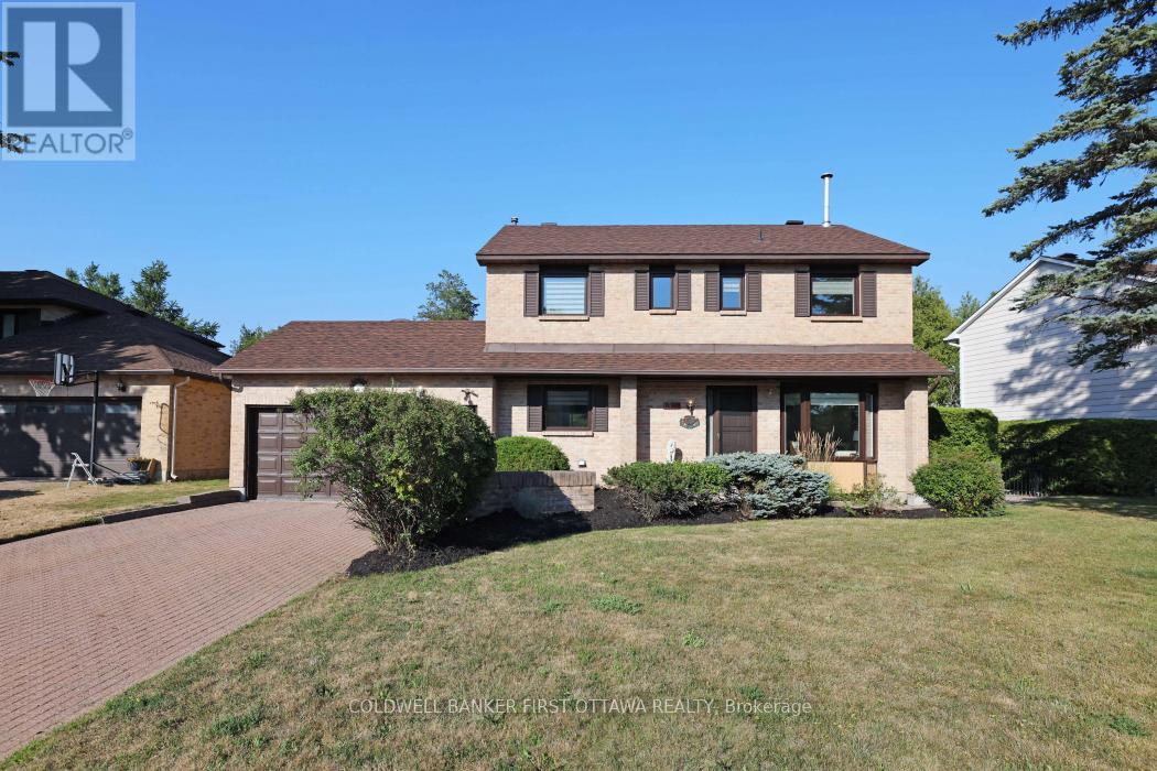 338 Liard St, Ottawa, ON K2S 1J8