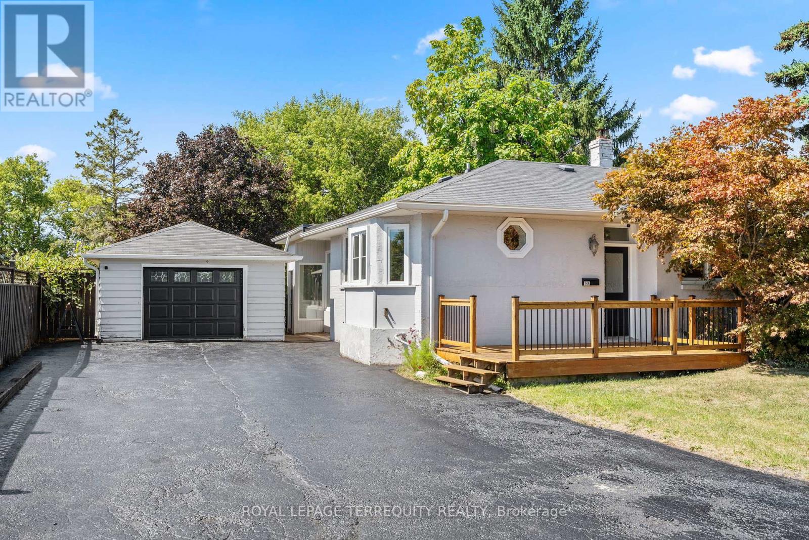 144 Thickson Rd N, Whitby Blue Grass Meadows, ON L1N 3R2