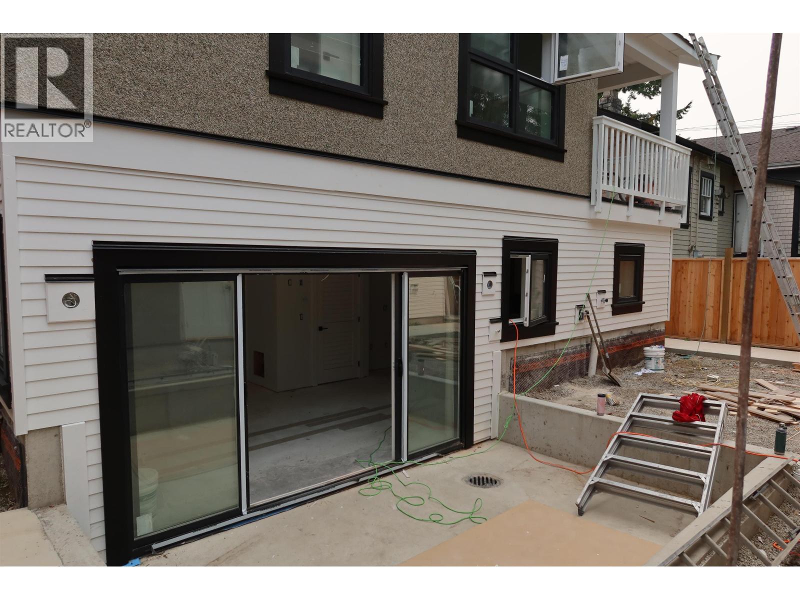 2735 West 8th Avenue #a, Vancouver, BC V6K 2B7