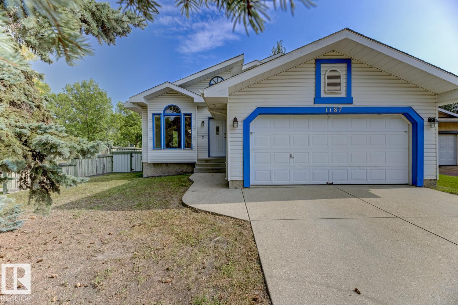 1187 Potter Greens Dr NW, Edmonton, AB T5T 5Y6