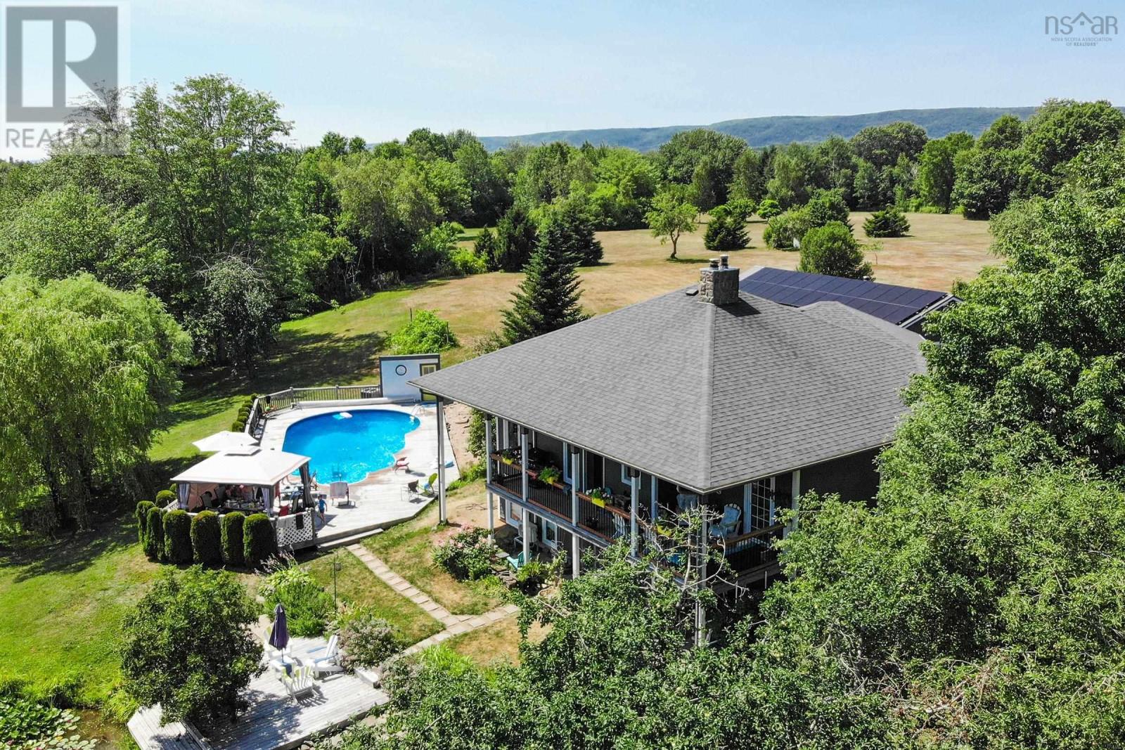 39 Leonard Rd, Paradise, NS B0S 1E0