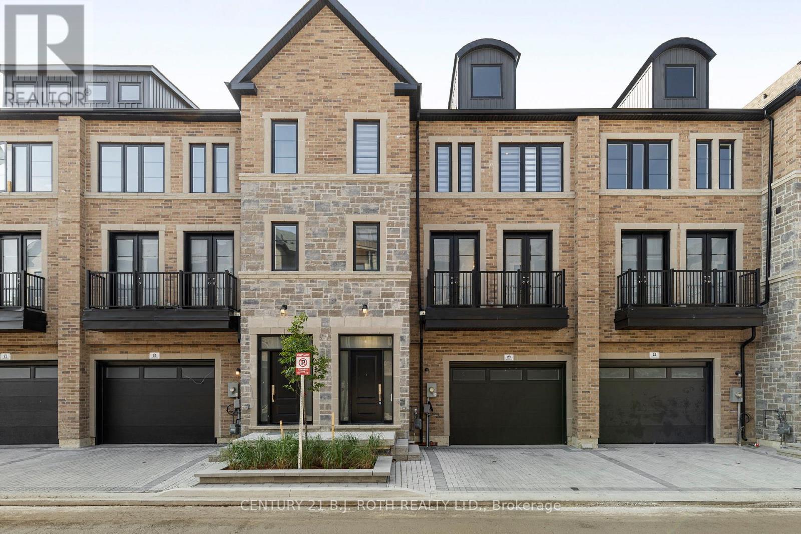 23 260 Eagle St, Newmarket, ON L3Y 1K1