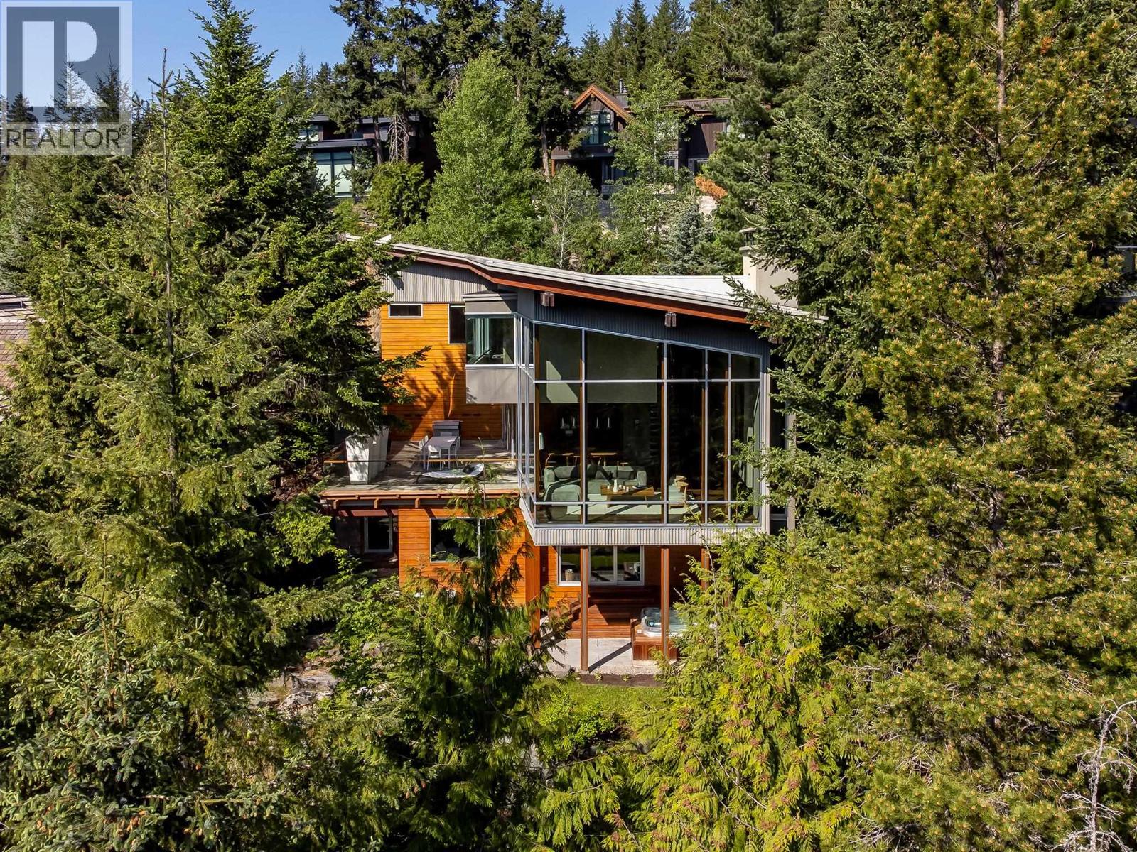 7452 Treetop Ln, Whistler, BC V8E 0E9