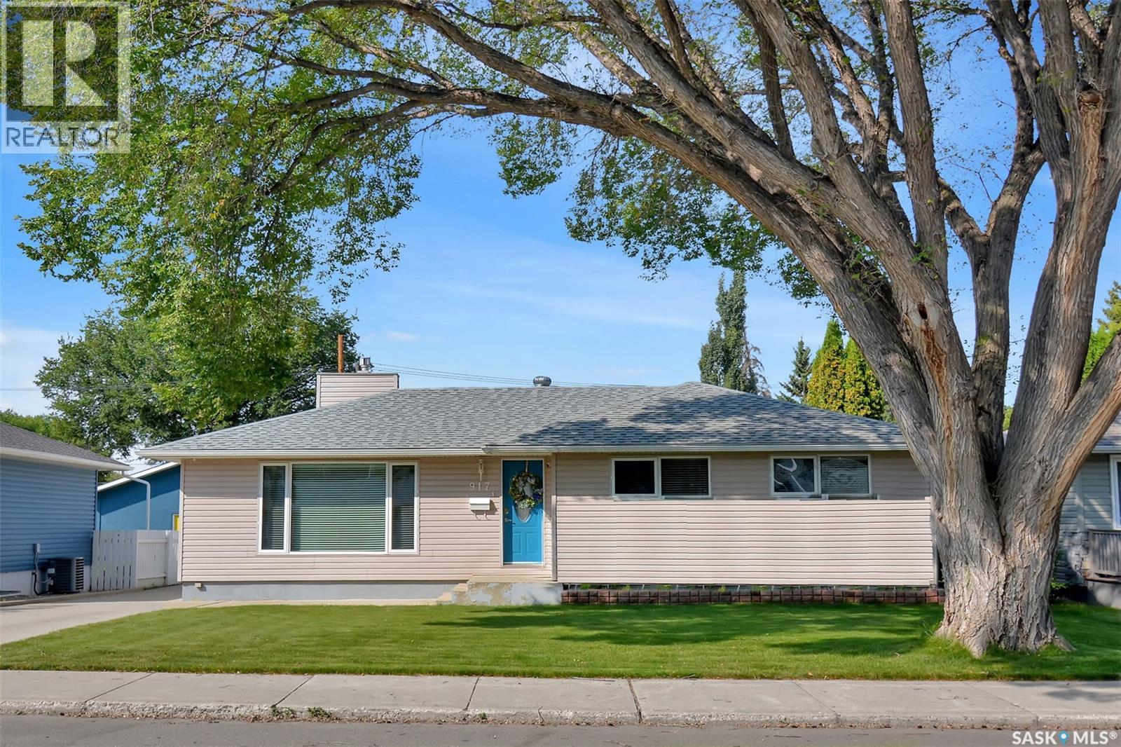 917 U Ave N, Saskatoon, SK S7L 3E1