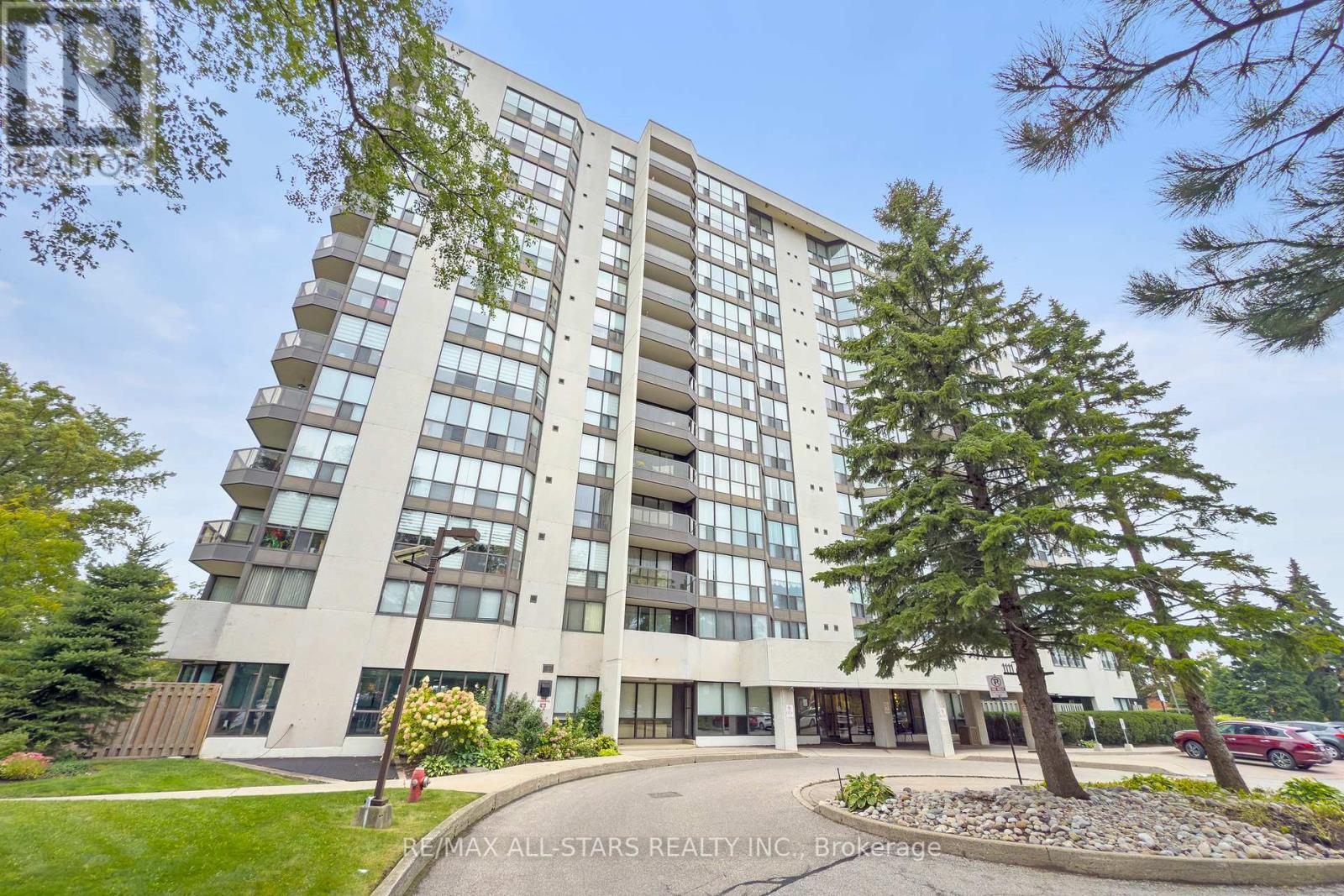 1101 1111 Bough Beeches Blvd, Mississauga, ON L4W 4N1