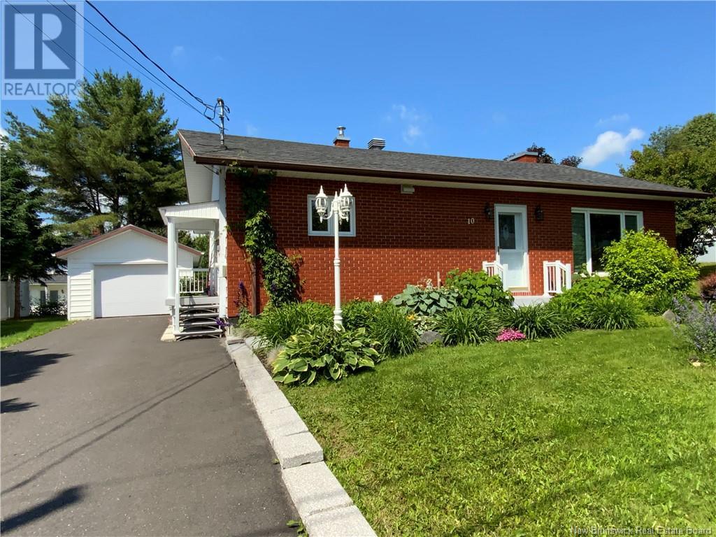 10 Jgaspardboucher Ave, Edmundston, NB E3V 1P5