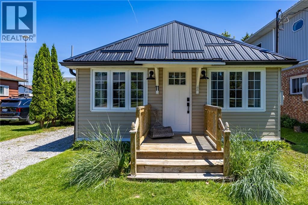 11 Bass Ln, Norfolk County, ON N0E 1M0