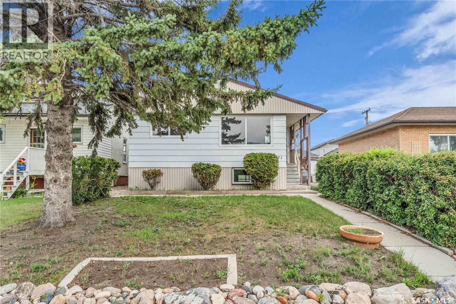 2071 Connaught St, Regina, SK S4T 4T8