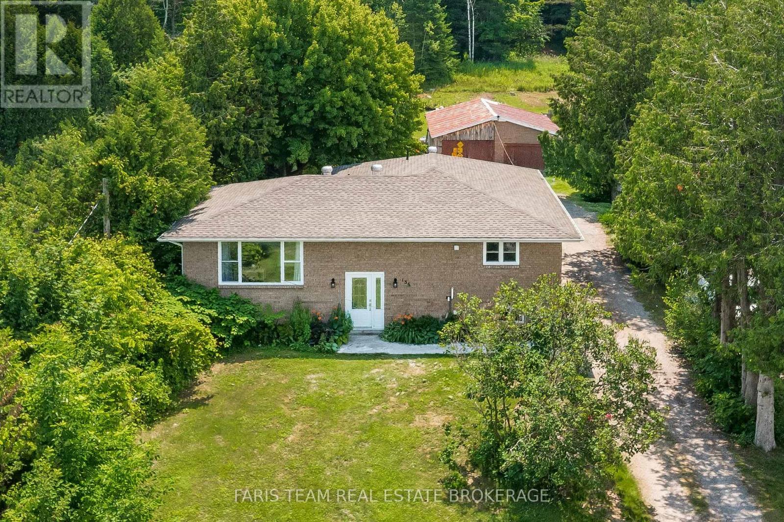 136 Poyntz St, Penetanguishene, ON L9M 1P4