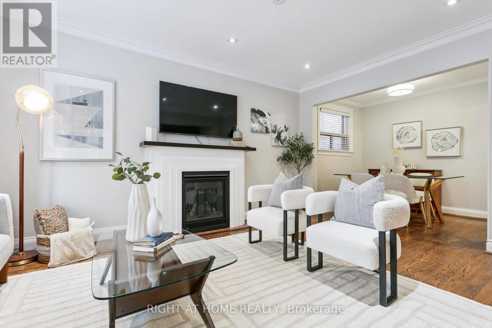 3 Roseneath Gdns, Toronto, ON M6C 3X5