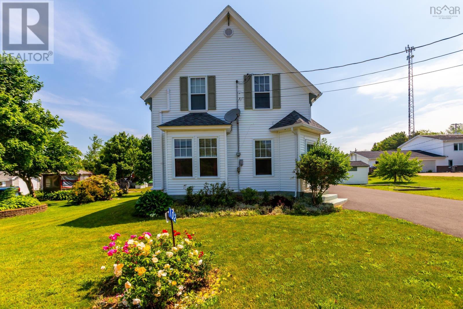 102 Lawrencetown Ln, Lawrencetown, NS B0S 1M0