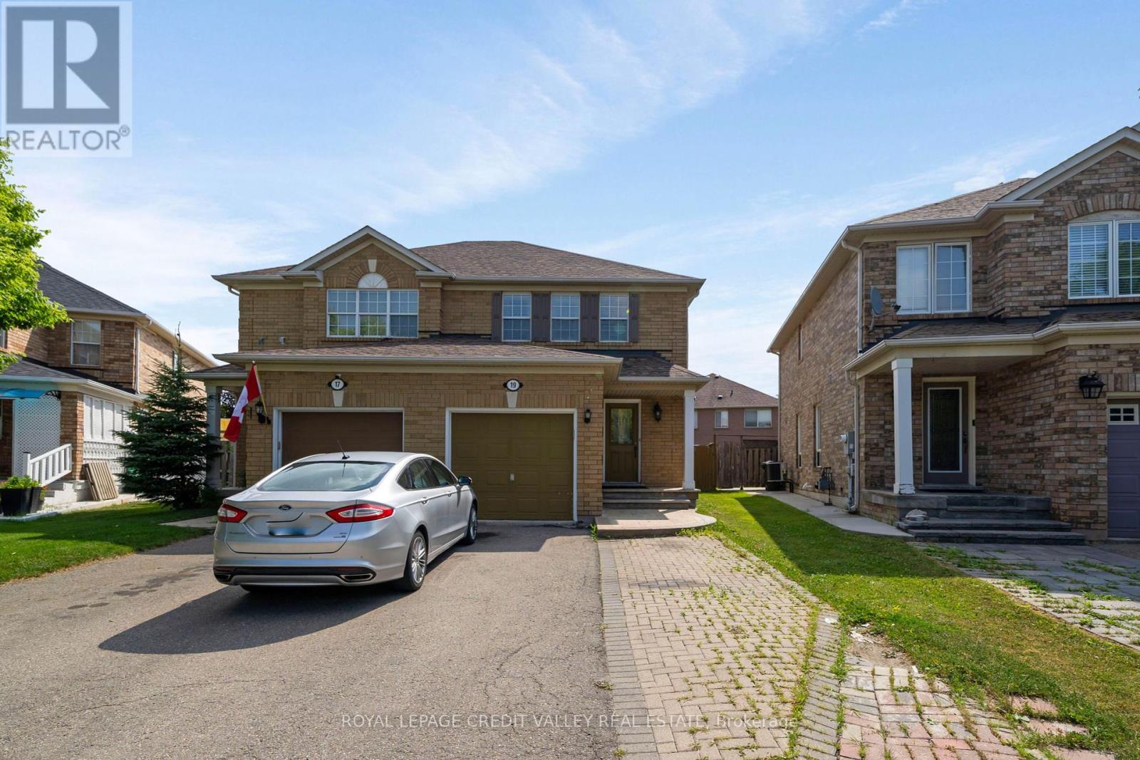 19 Dunlop Ct, Brampton, ON L6X 4Z8