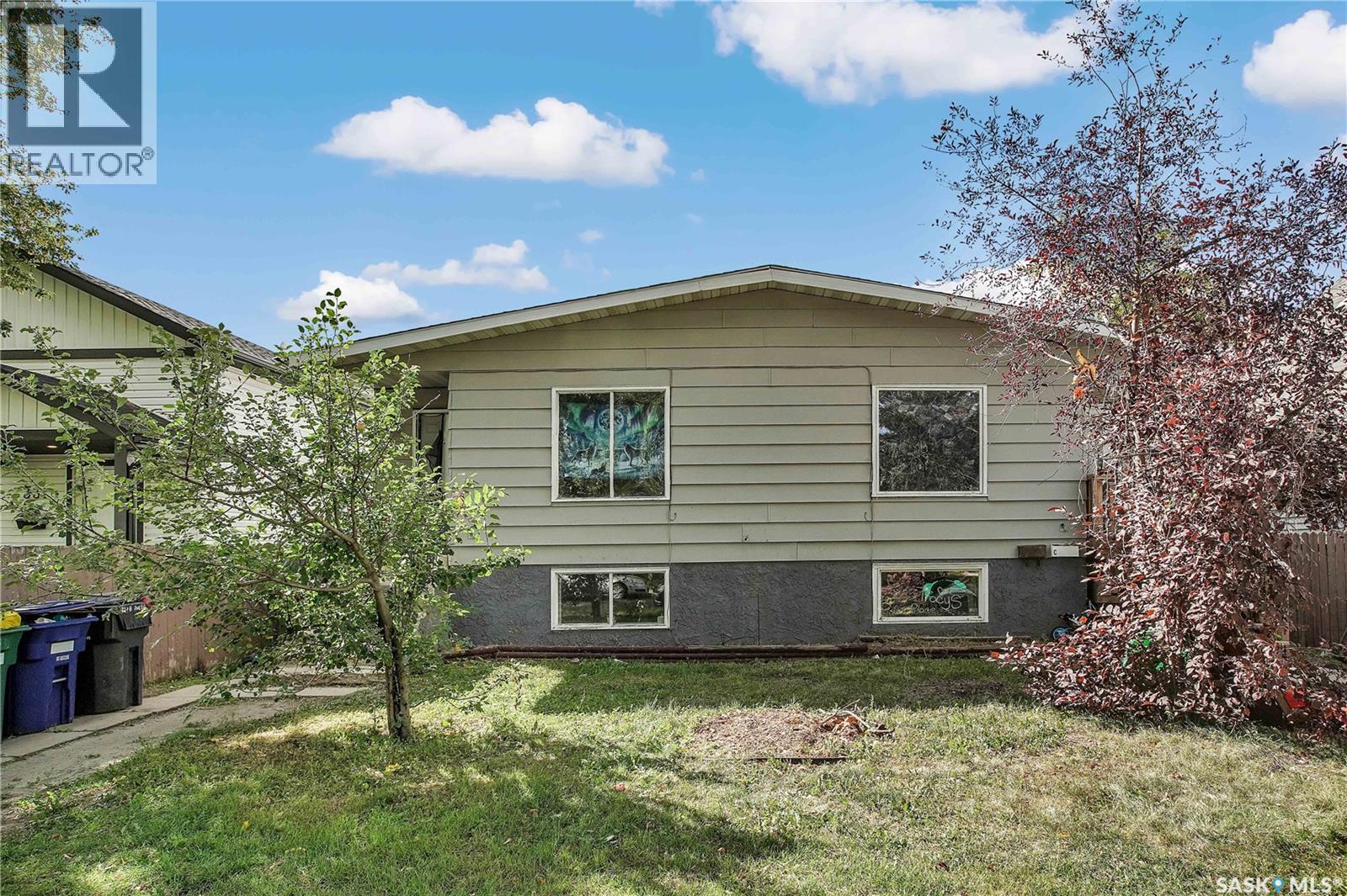 327 S Avenue S, Saskatoon, SK S7M 3A1