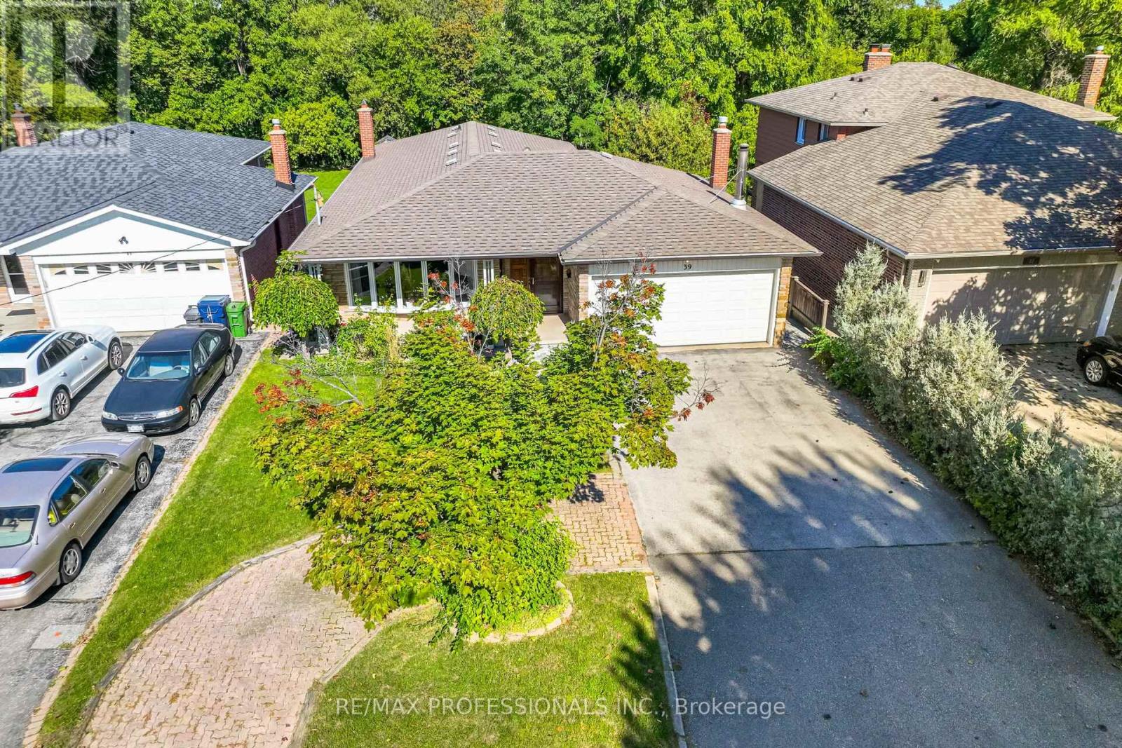 39 Elmcrest Rd, Toronto, ON M9C 3R7