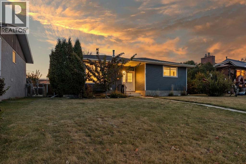 155 Barrett Dr, Red Deer, AB T4R 1H3