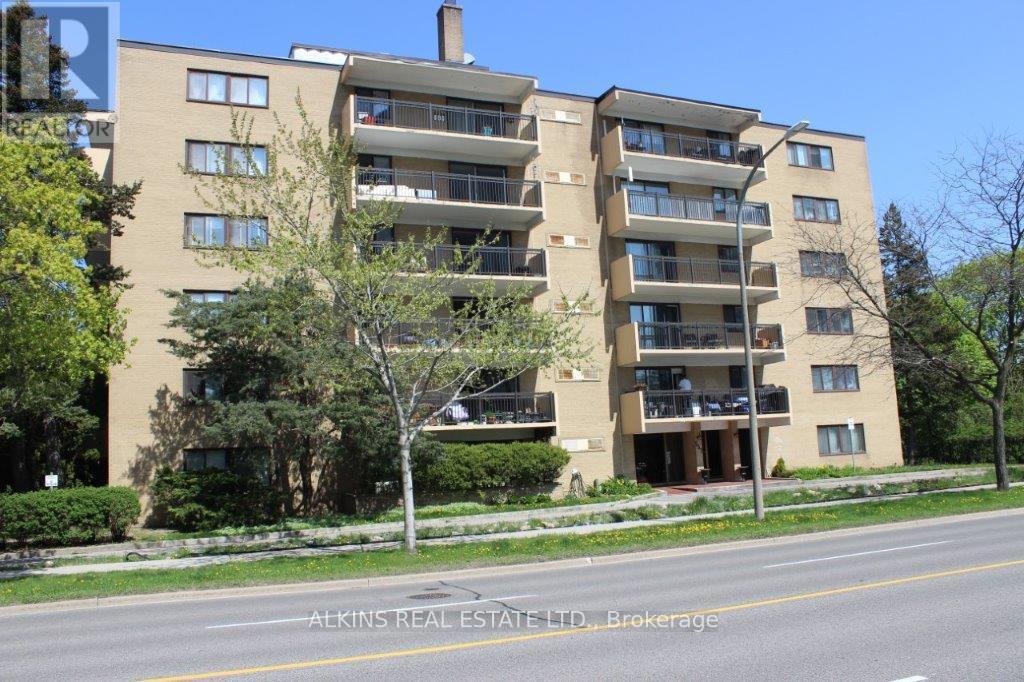 501 557 The East Mall, Toronto, ON M9B 4A5