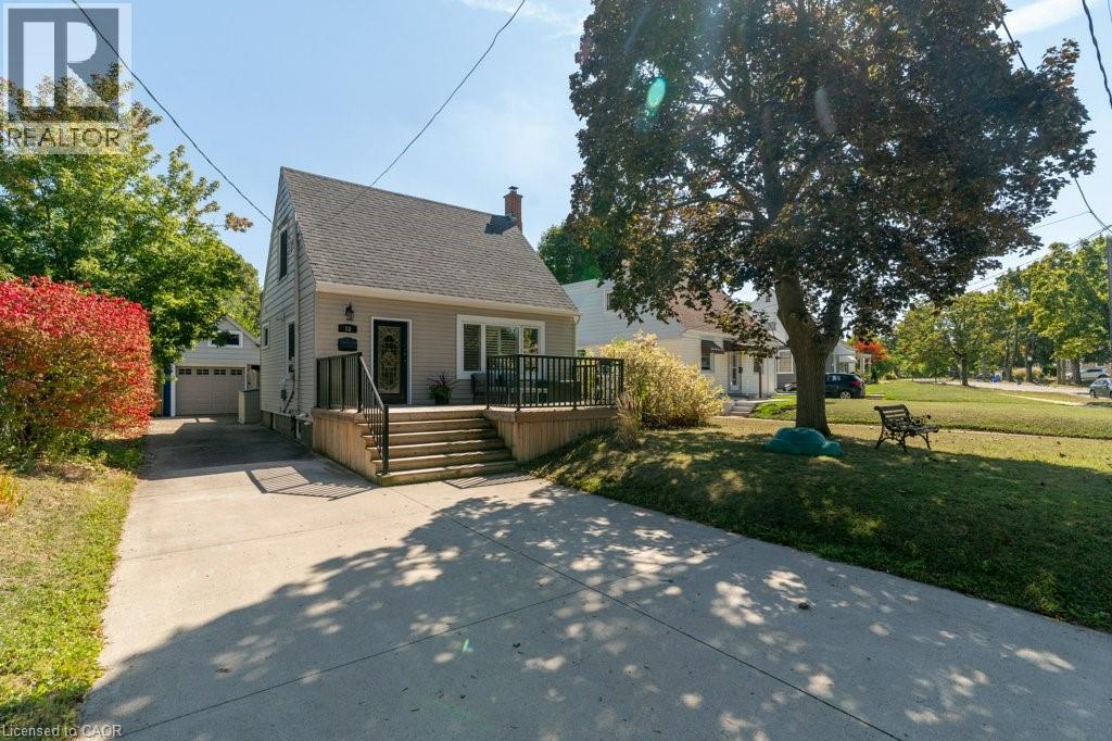 18 St Clair Ave, Kitchener, ON N2M 3Z4