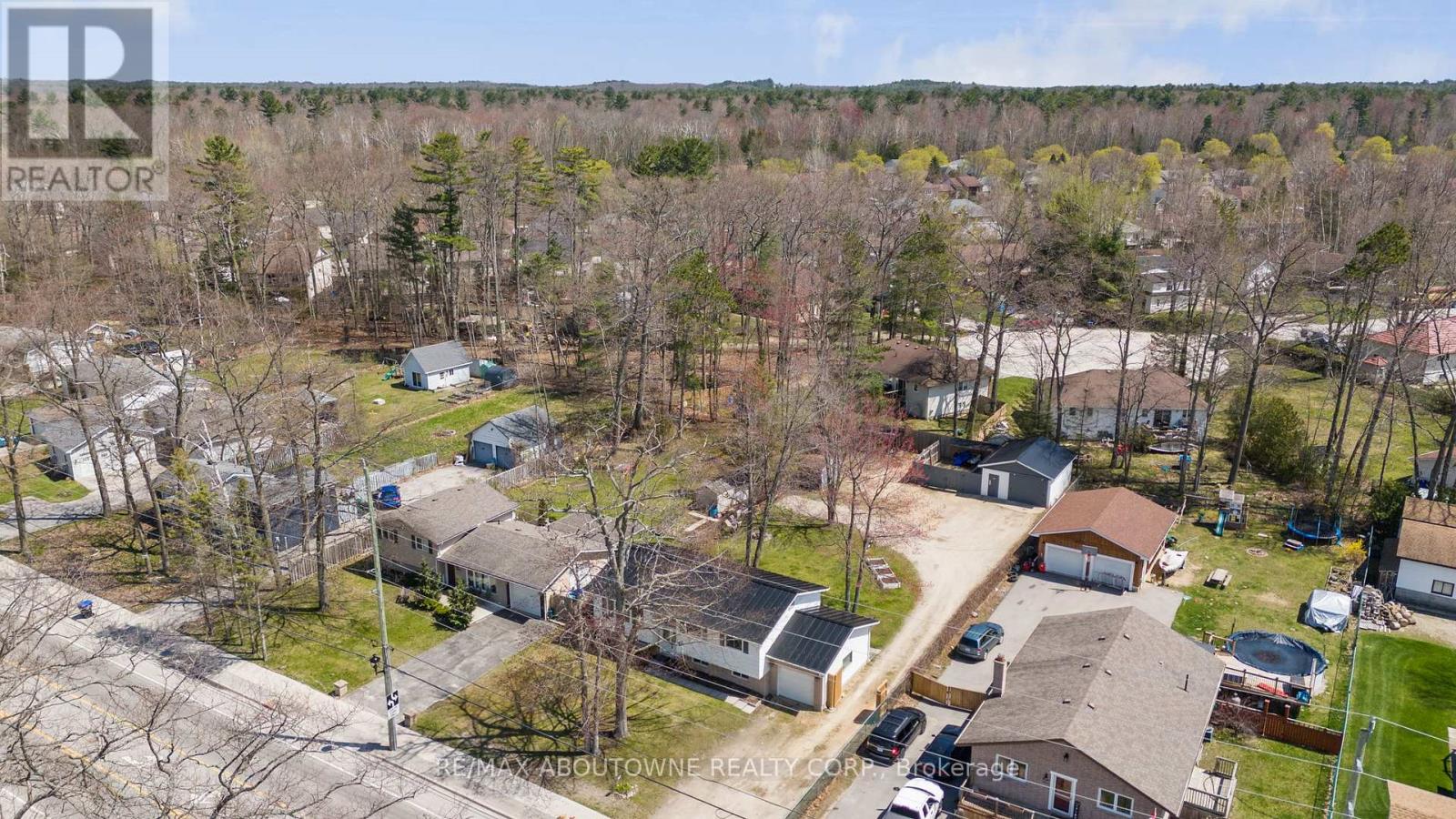 1877 River Rd W, Wasaga Beach, ON L9Z 1L1