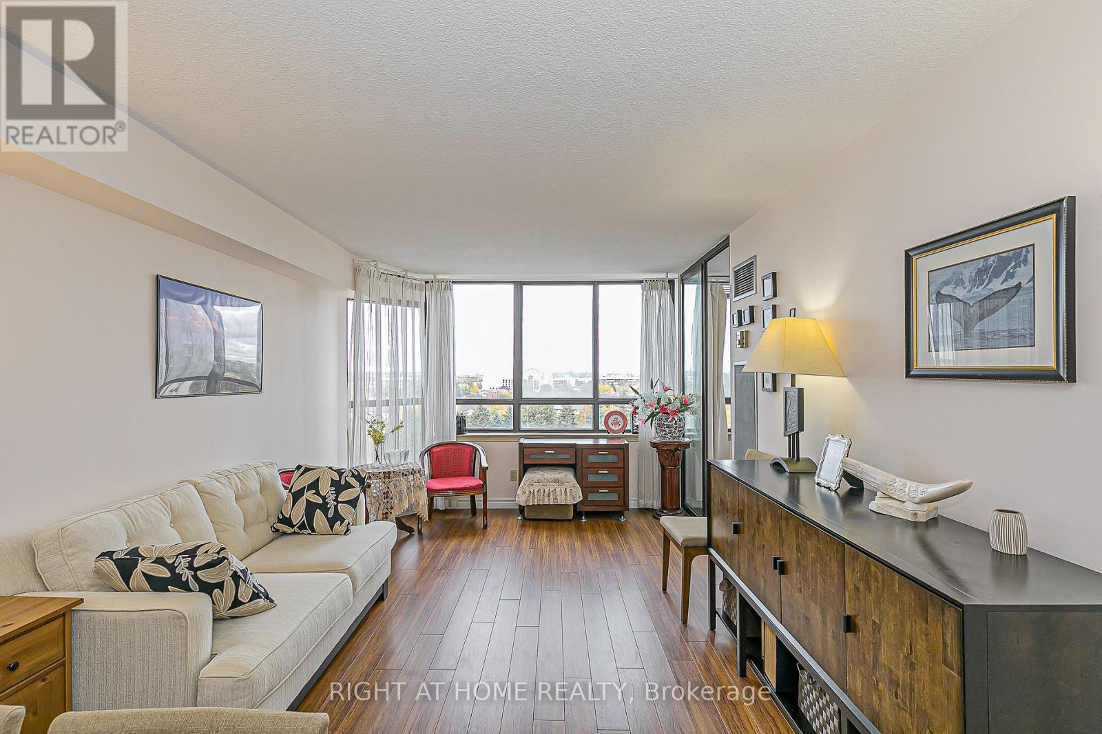 802 55 Bamburgh Cir, Toronto, ON M1W 3V4