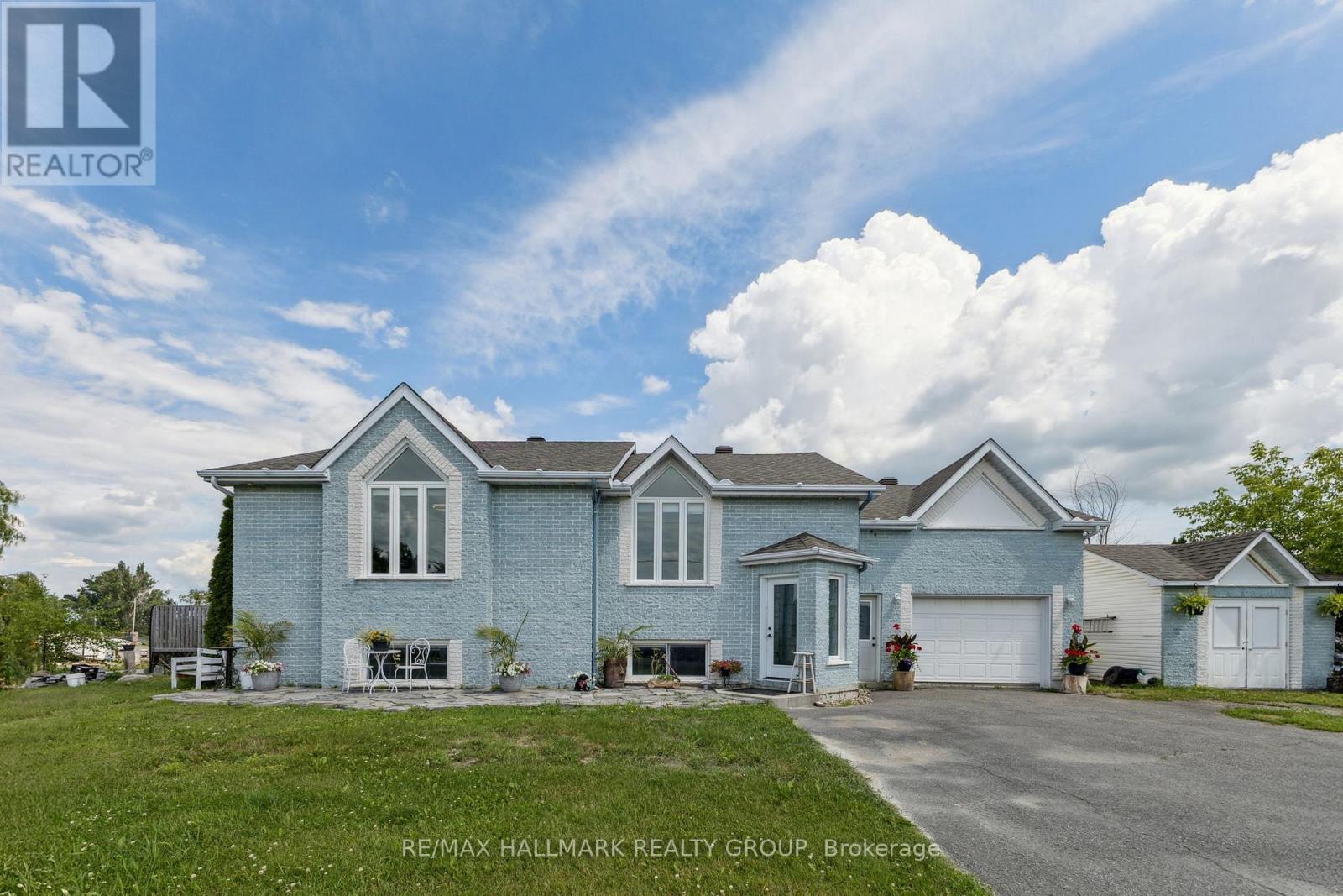 585 Blue Corner Rd, Champlain, ON K0B 1K0