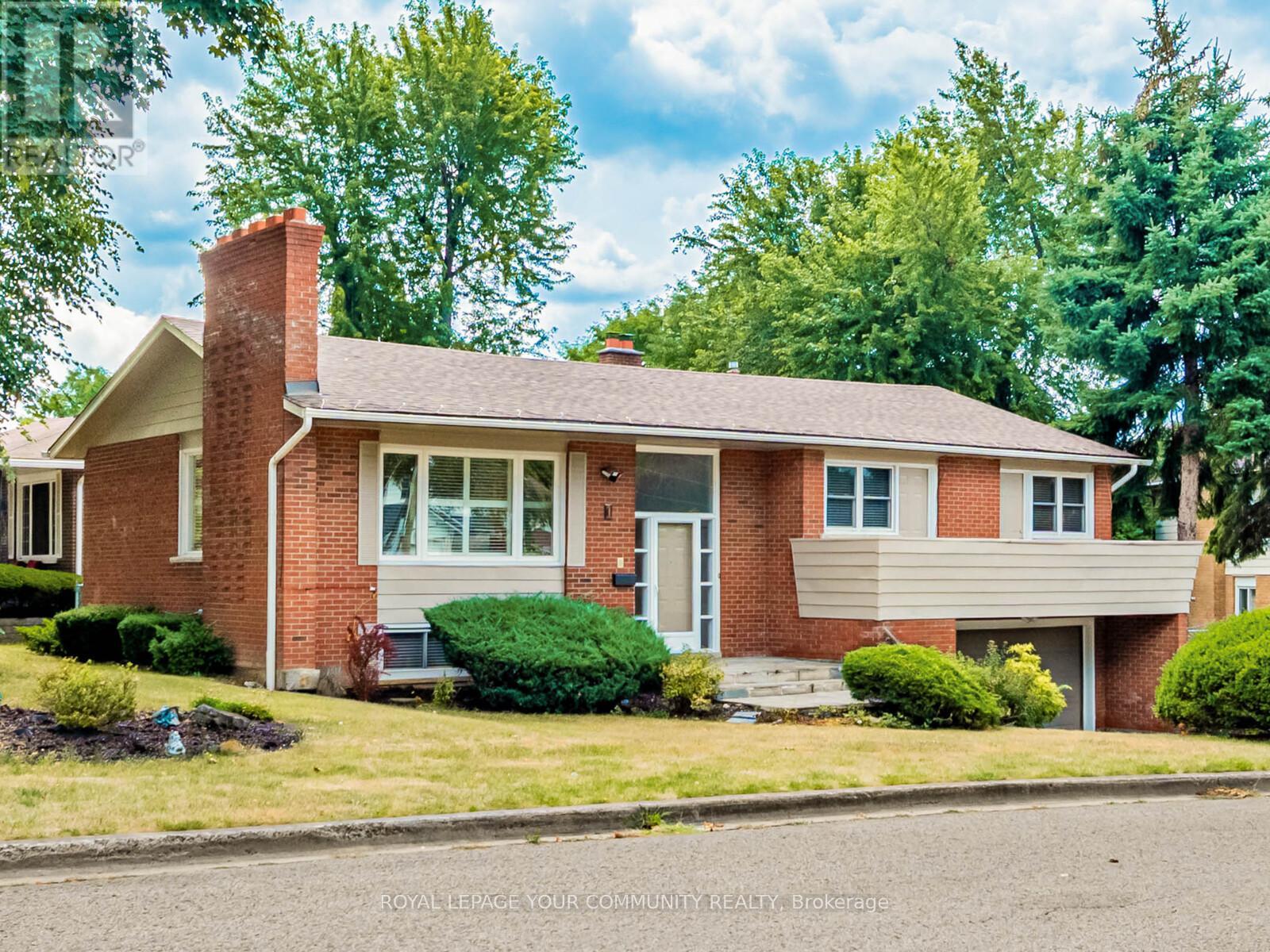 1 Thorny Brae Dr, Markham Royal Orchard, ON L3T 3G3